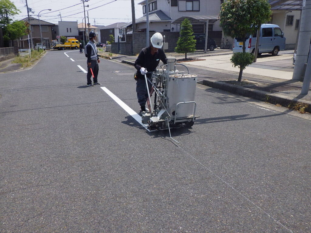 市道吉地西河原線他区画線復旧工事施工中